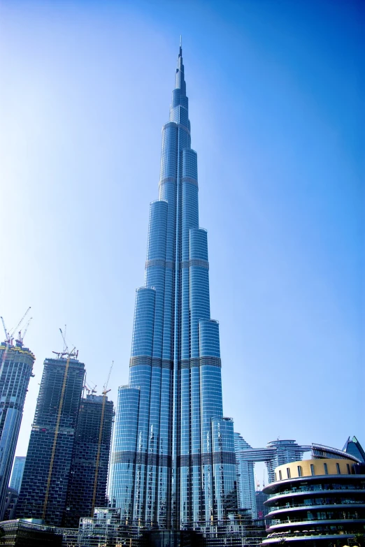 a tall building in the middle of a city, dubai, a creature 5 meters tall, large and tall, on a sunny day