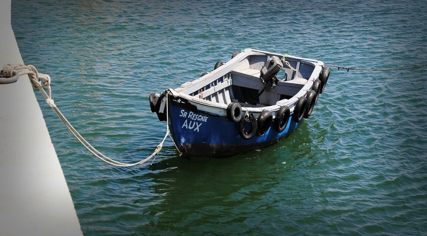 a small boat sitting on top of a body of water, a photo, pixabay, salvador, sturdy body, hooked - up, alex boyd