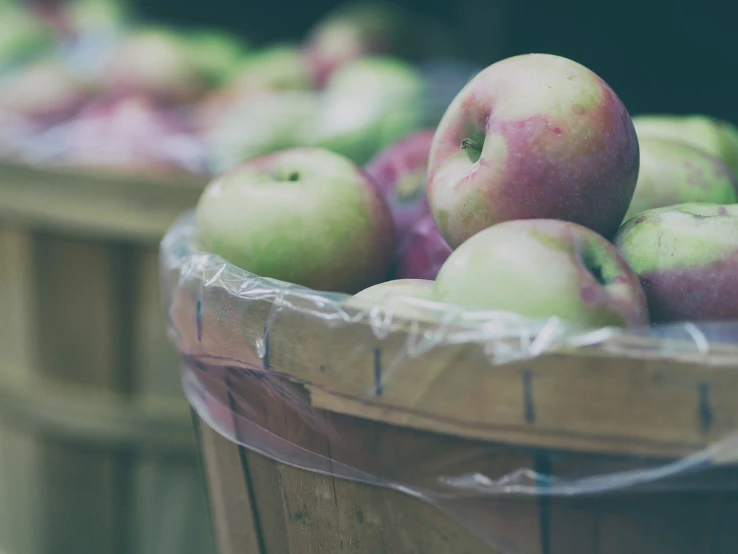 a wooden basket filled with lots of green and red apples, pexels, renaissance, lo-fi, 4 5 mm bokeh, getting groceries, 🦩🪐🐞👩🏻🦳