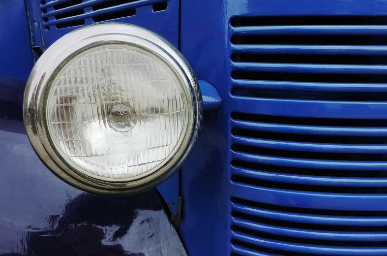 a close up of a headlight on a blue truck, by Jay Hambidge, pixabay, photorealism, vintage - w 1 0 2 4, hoog detail, mid - 3 0 s, vivid lines