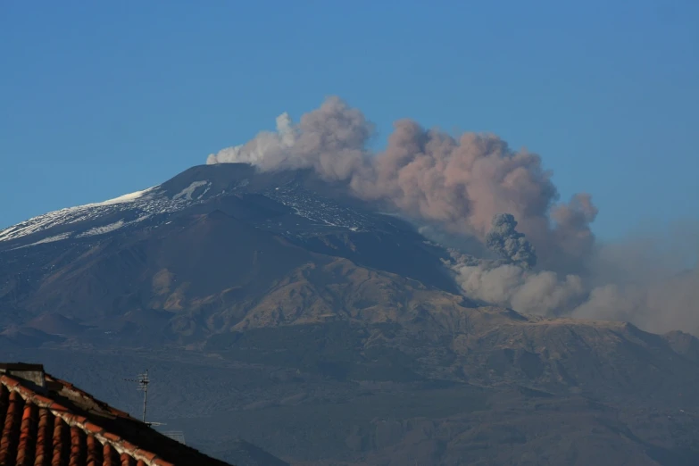 a large plume of smoke rising from the top of a mountain, a picture, by Matteo Pérez, flickr, hurufiyya, lava in the background, torri, snowy, wikimedia commons