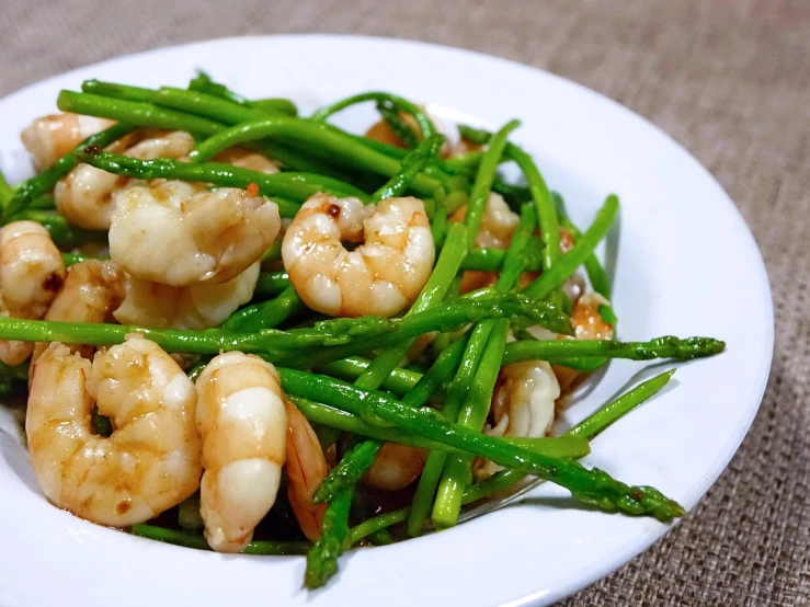 a white plate topped with shrimp and green beans, inspired by Li Kan, tumblr, asparagus, 15081959 21121991 01012000 4k, 480p, glossy surface