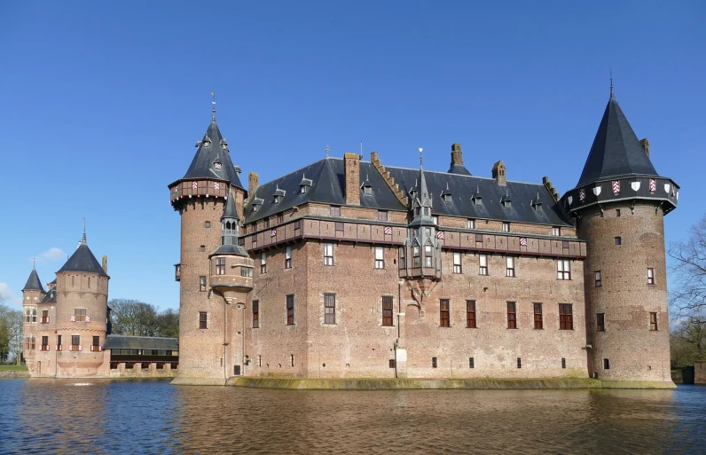 a large castle sitting next to a body of water, by Jacob de Gheyn II, pixabay, renaissance, canal, low dutch angle, mid shot photo