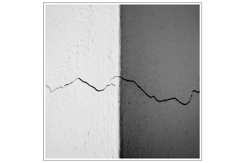 the curve in paint is black and white