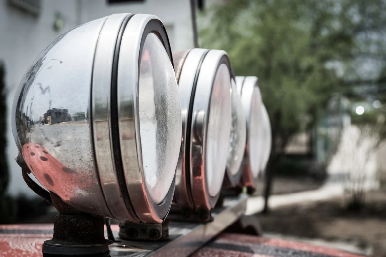 some light fixtures on a flat bed trailer