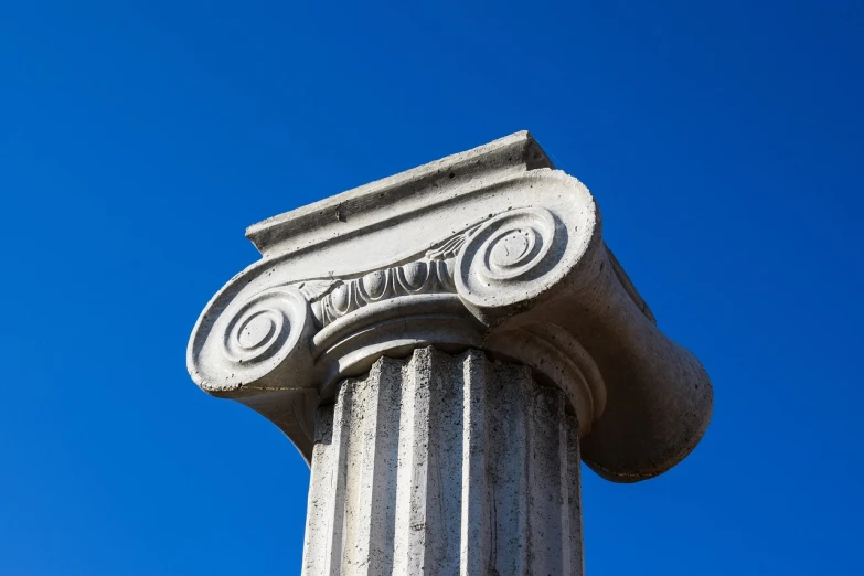 some decorative designs are on this column