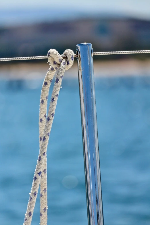 a tie made from a rope and knot on a boat