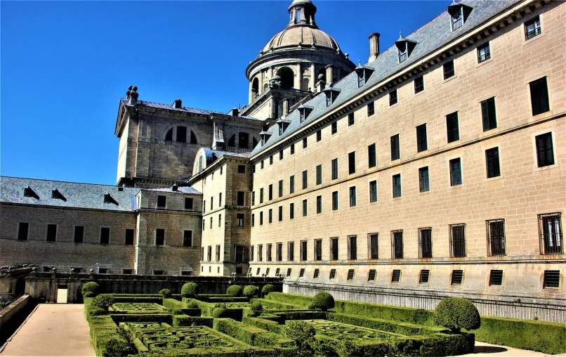 an image of a courtyard with a very large building in the background