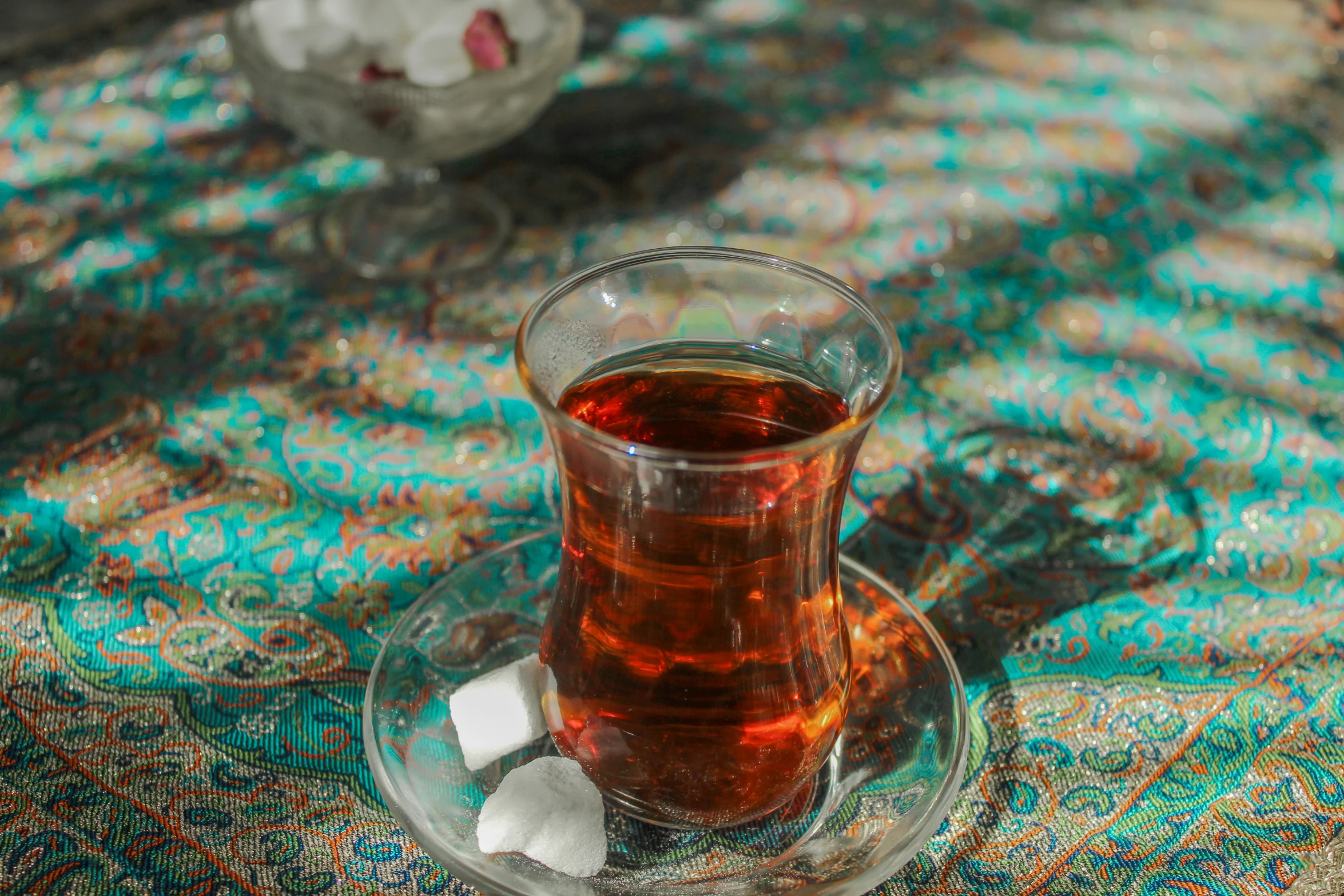 a cup of tea with ice on a table