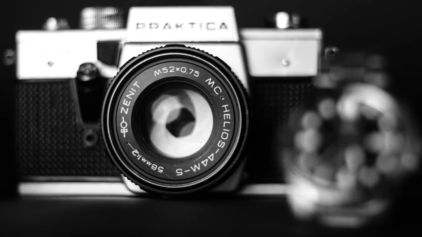 an old black and white po of a camera