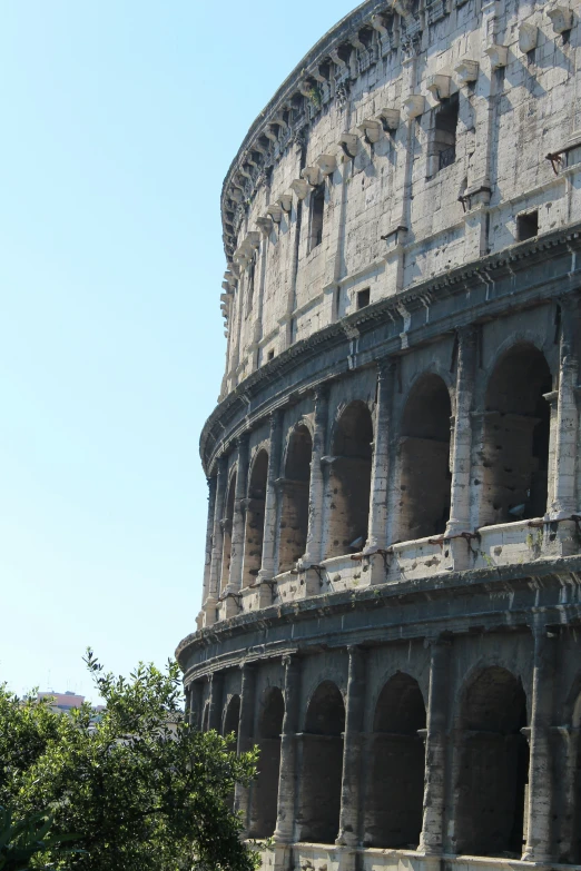 a building that has roman architecture on top