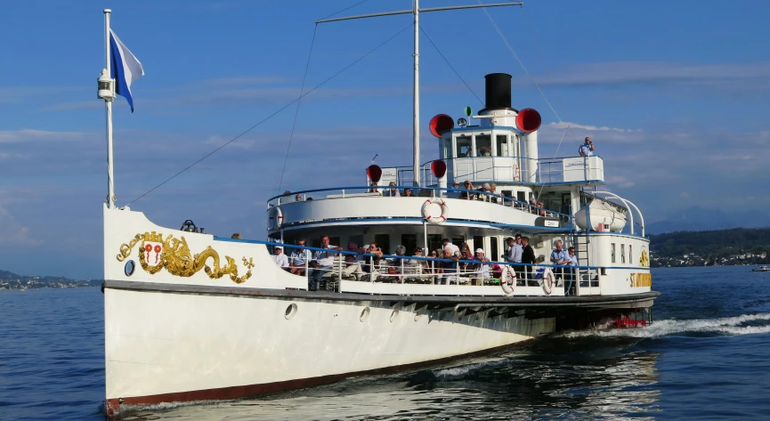 there is a boat that looks like the queen mary