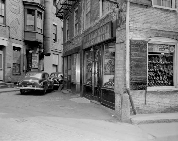 an old po of a city street in the early 20th century