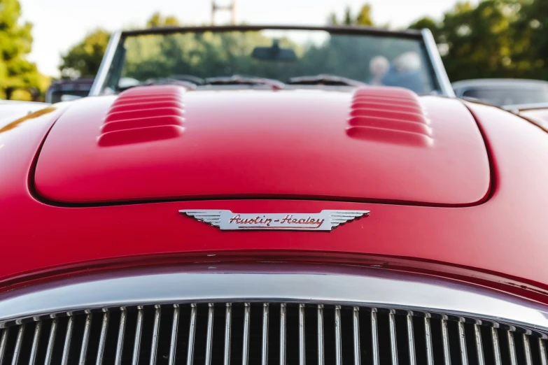 the front of an antique car with a fancy badge