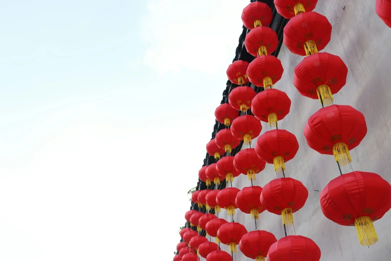 a large wall covered in red paper lanterns