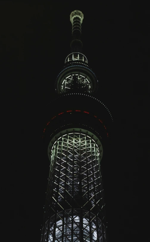 the tokyo tower in all its glory lit up at night