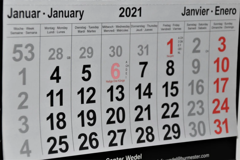 a picture of a calendar with a red line in the middle