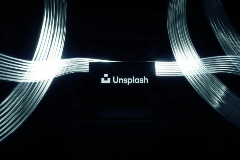 light streaming over the words uhspplash in the middle