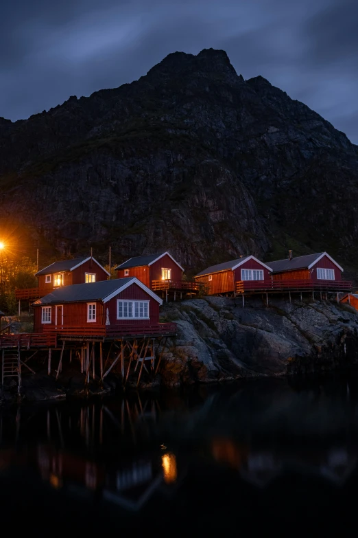 the water is full of houses near a mountain