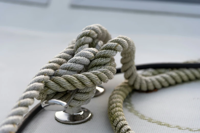 rope that is being used to tie a boat together