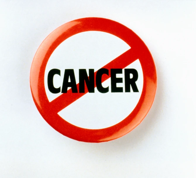 a red sign that reads'no cancer'on it