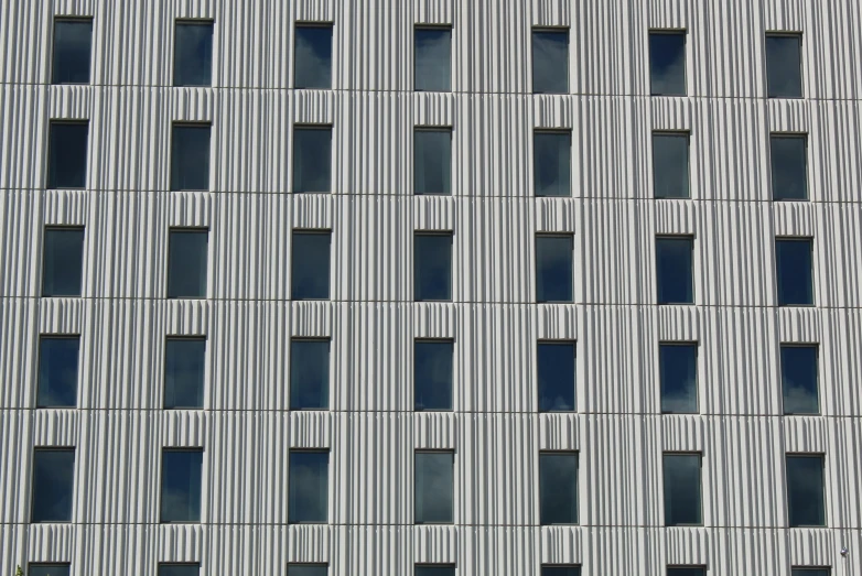 a bird is sitting outside a brick building