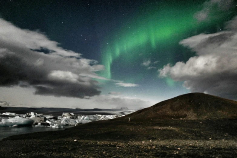 a big pretty green aurora lights up the sky