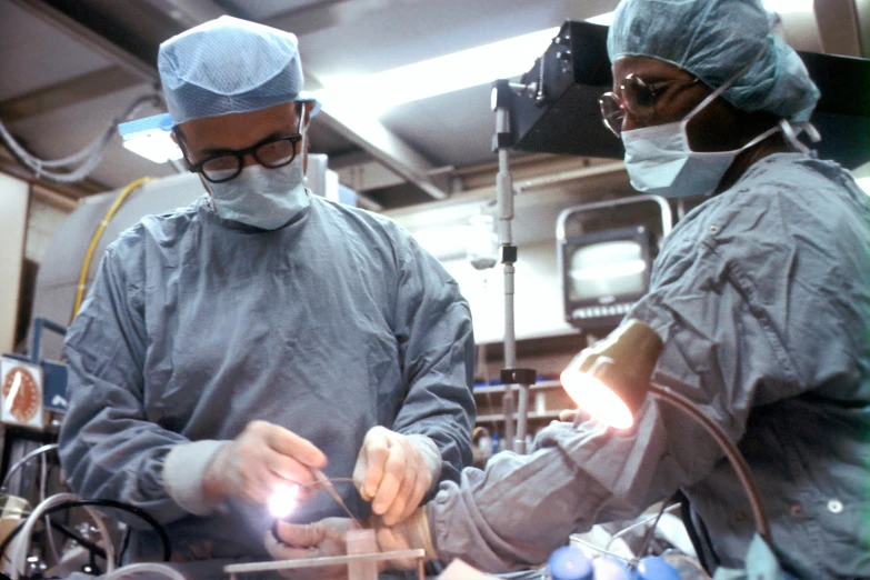 two surgeons working together to treat for soing