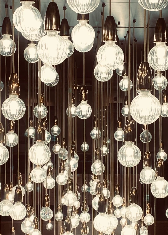 a bunch of light bulbs hanging from ceiling