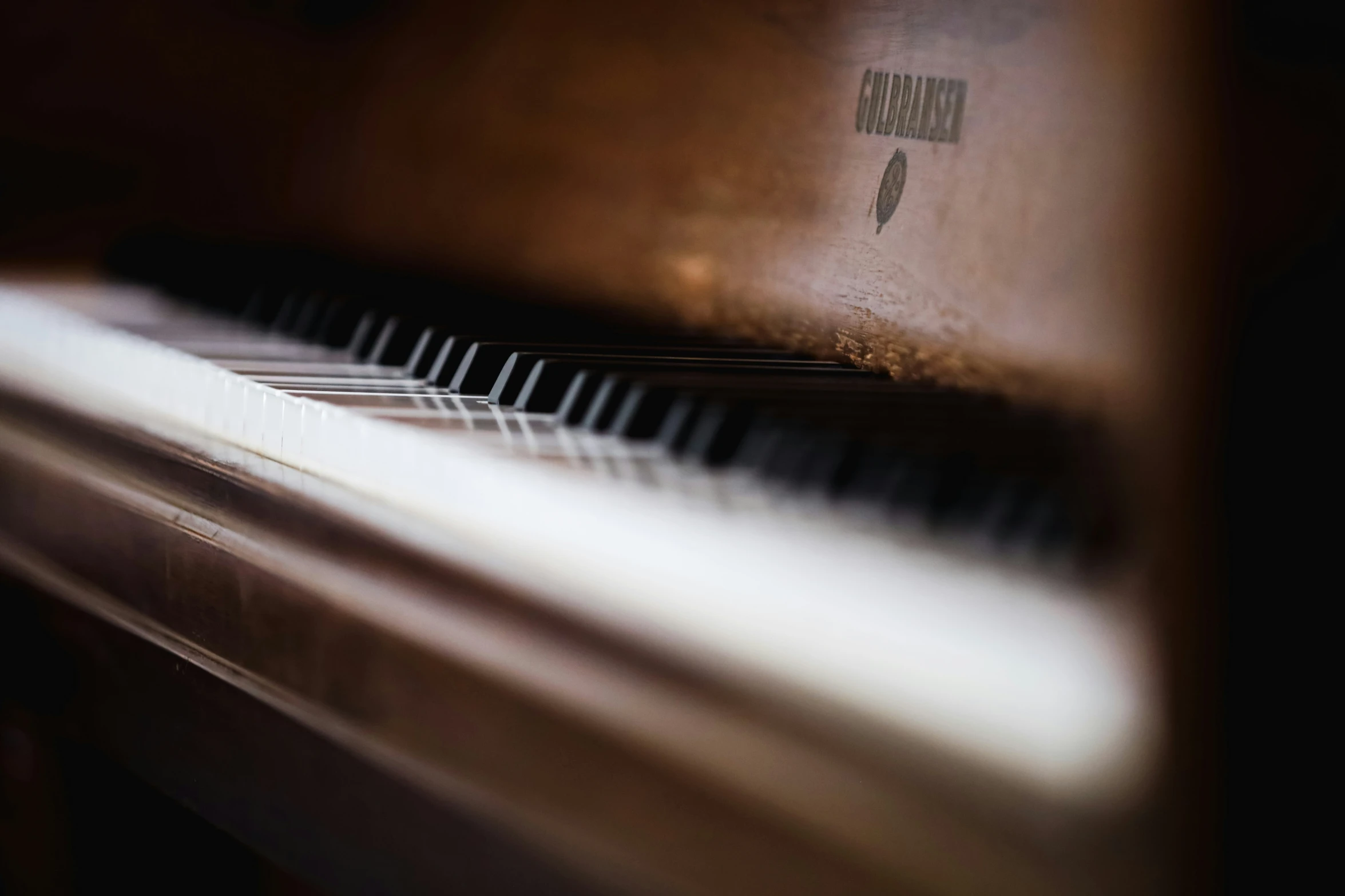 a close up view of an old piano