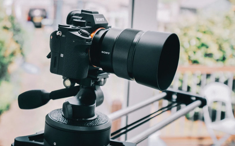 a video camera sitting on top of a tripod