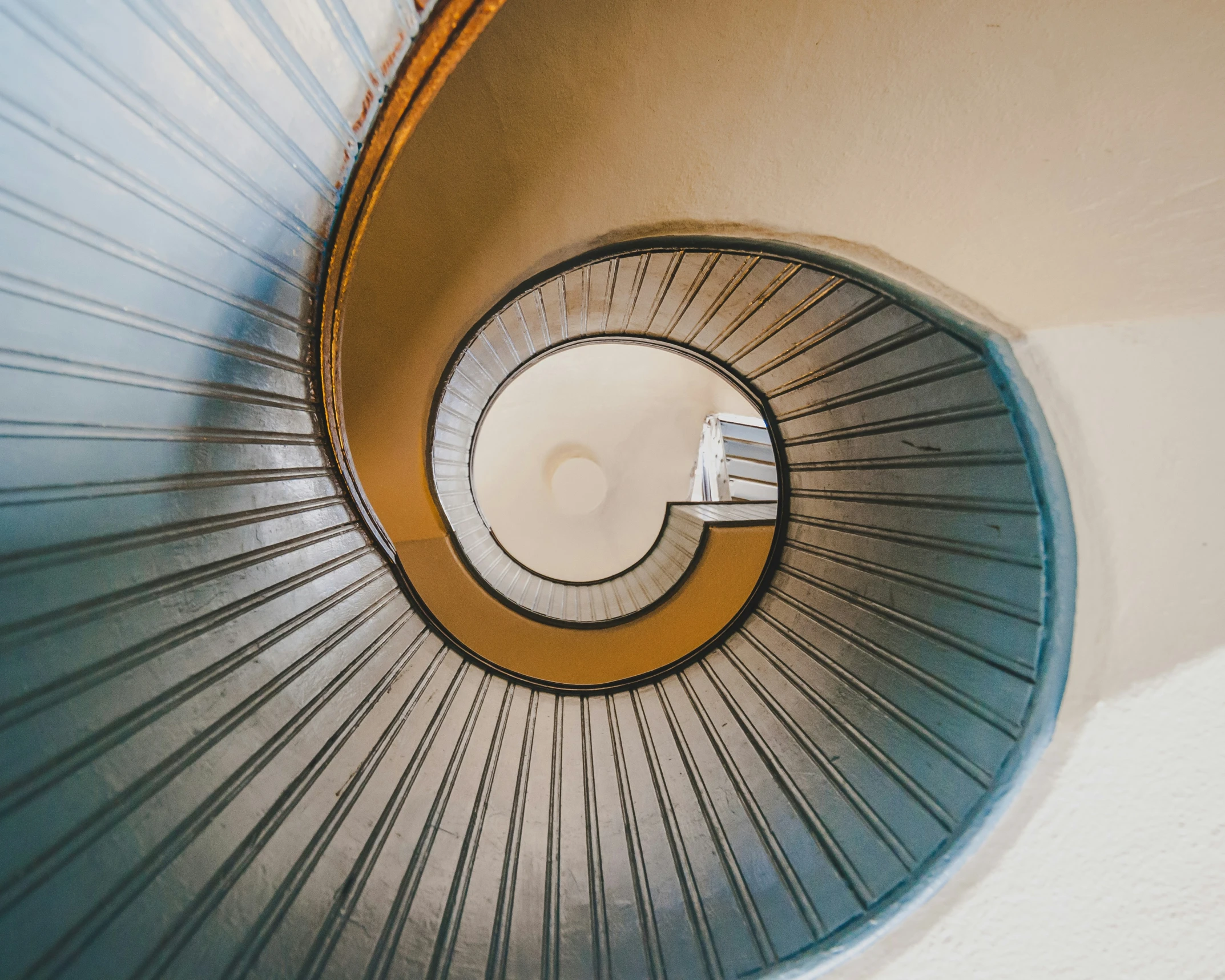 a staircase from the bottom up towards the ceiling