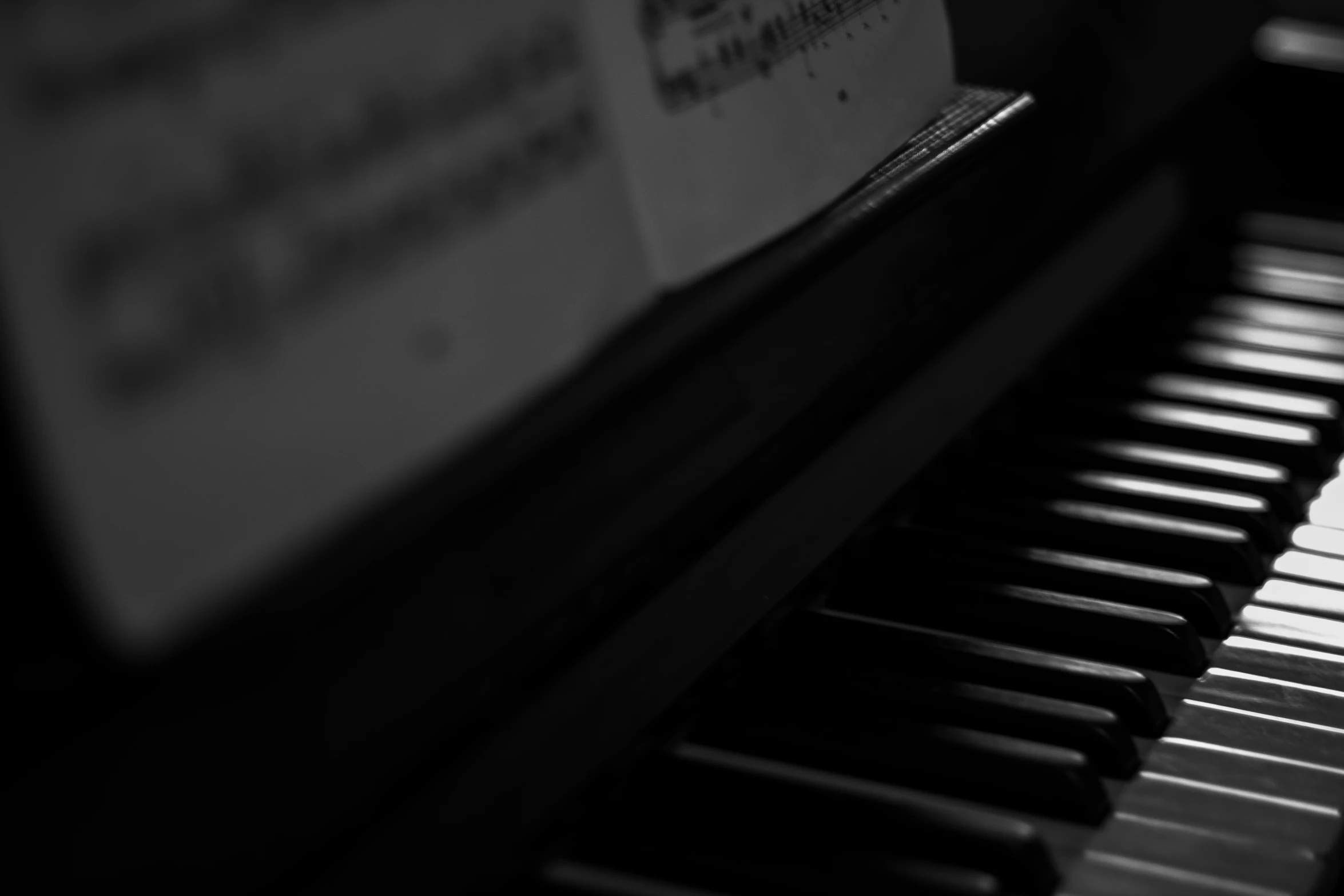 an empty card sitting on top of a piano