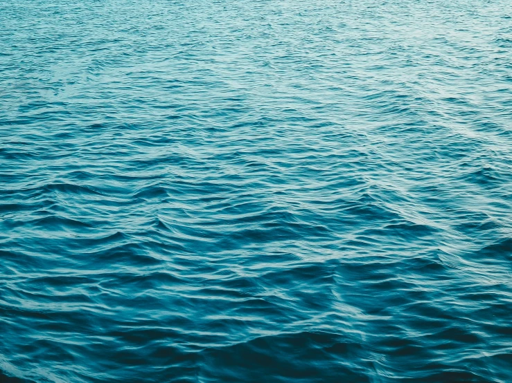 blue waves on the surface of the ocean