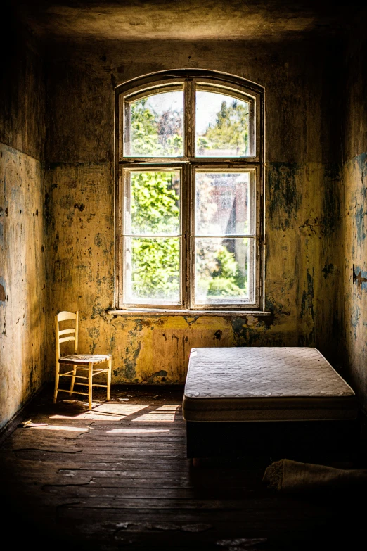 there is an old, very lonely room with a single bed in it