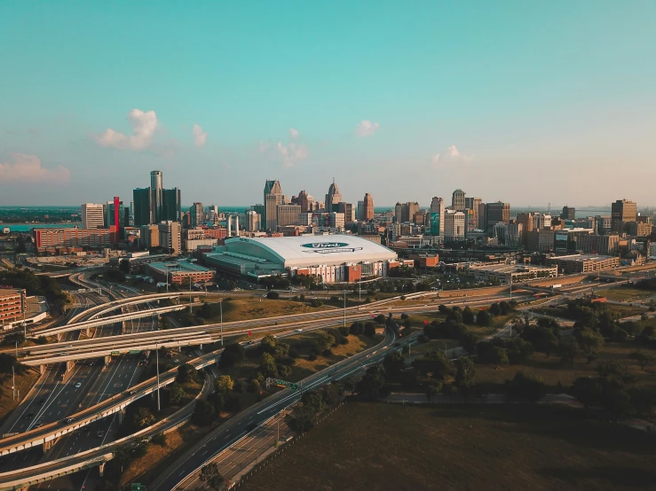 a beautiful view of a city in the middle of day