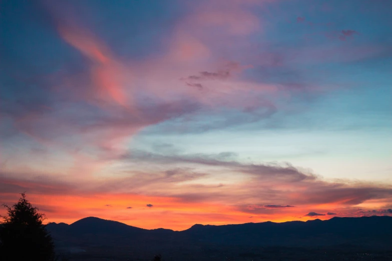 a beautiful sunset over the mountains in this picture