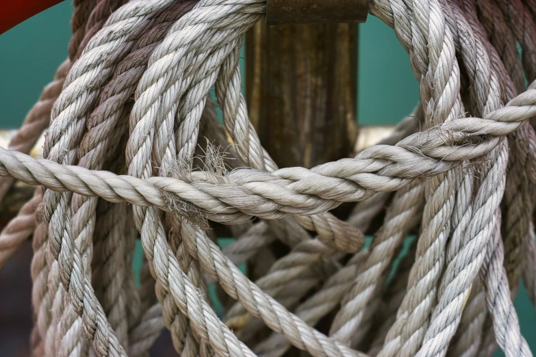 a rope is tangled on top of some wood