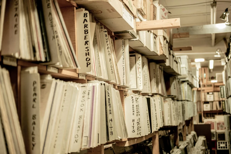 there are many books on the shelves in this room