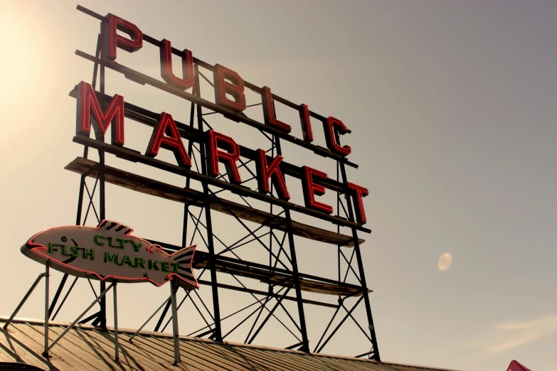 a sign with the words public market and the words fish