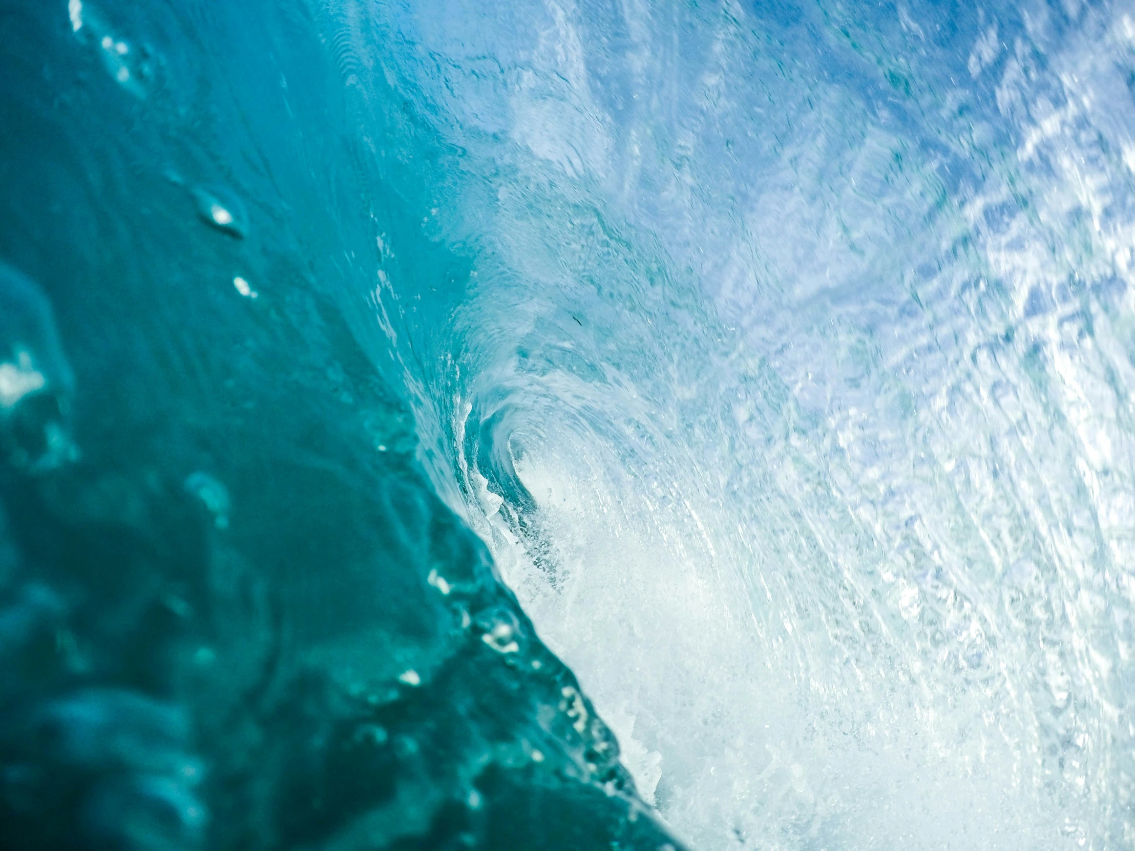 a close up view of the water from a wave