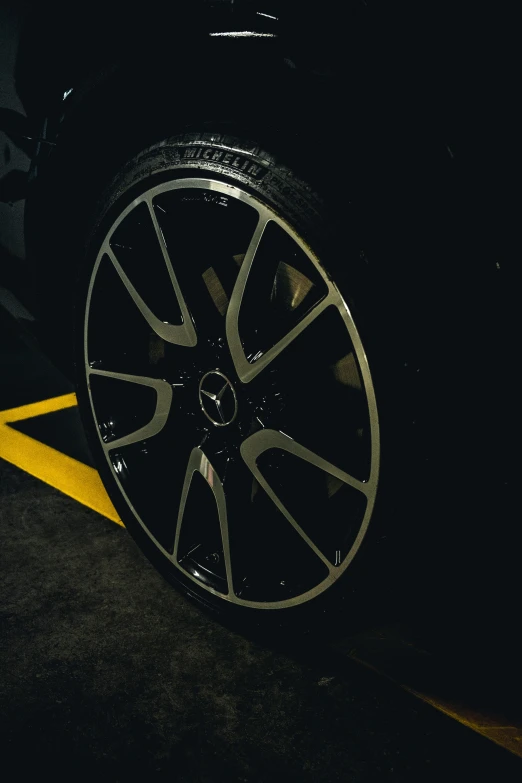 the rim on the front wheel of a car