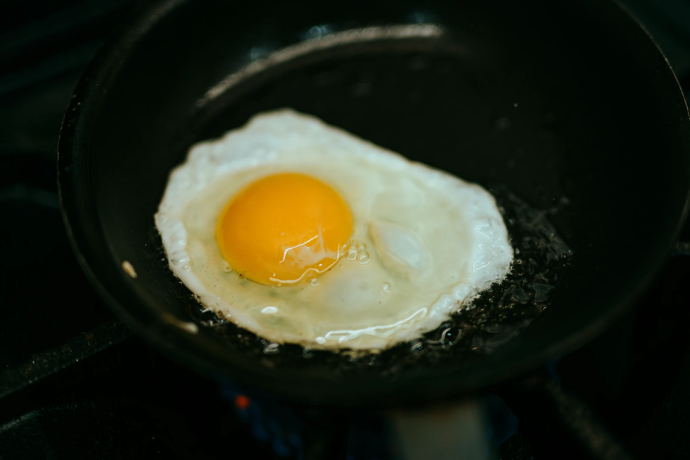 an egg frying in a set with a fried egg on top