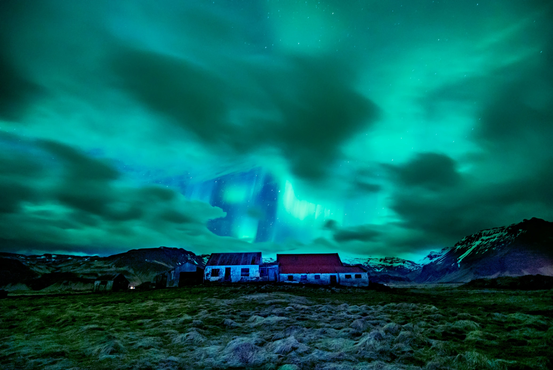 an image of a beautiful green and blue aurora bore