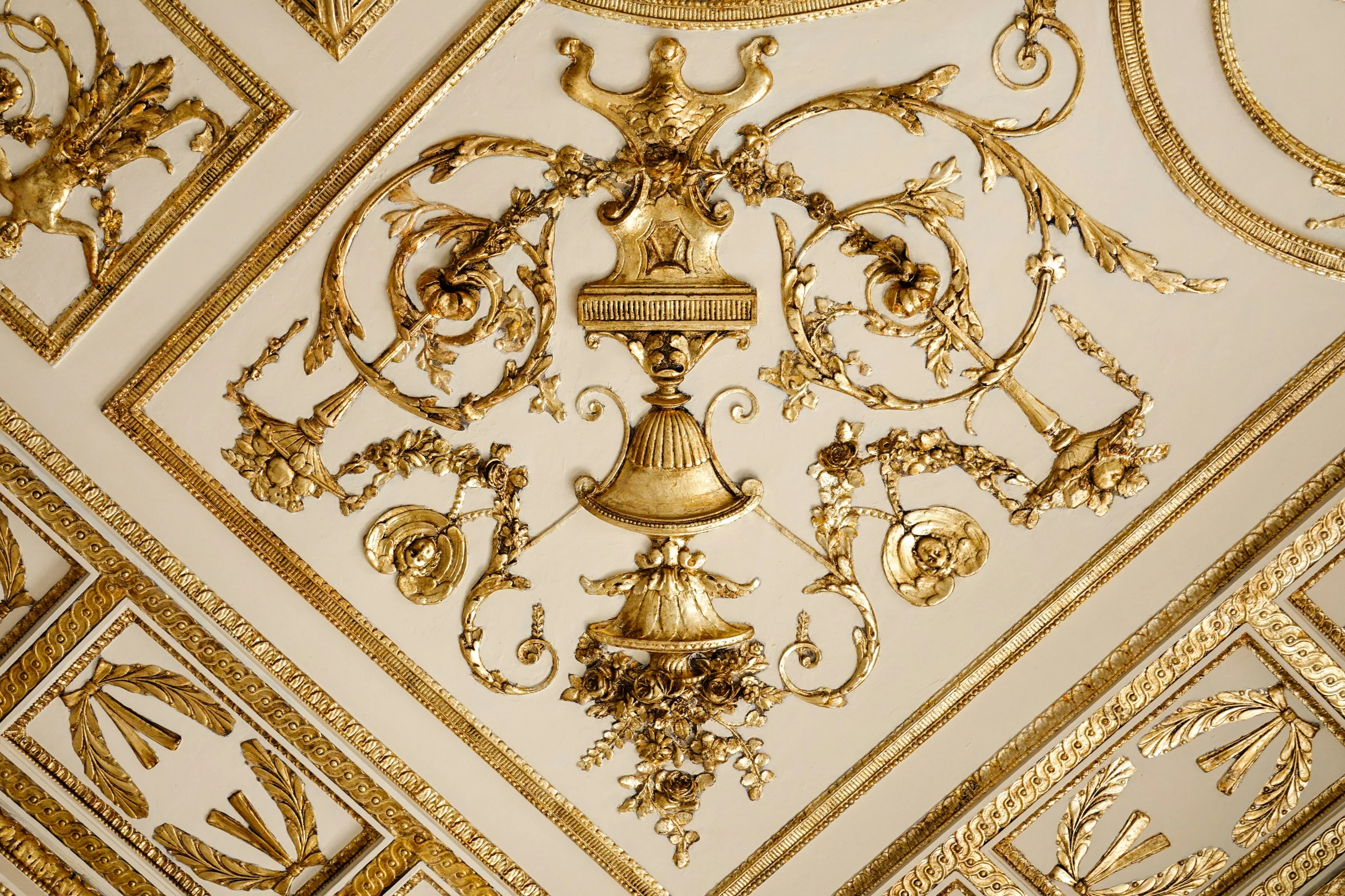 goldwork with ornate designs and decorative flowers is part of a wall paper