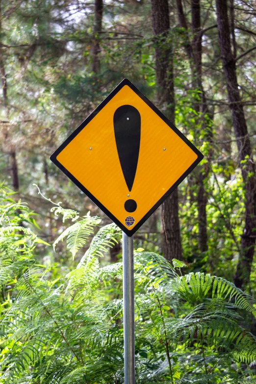 a black and yellow sign indicating to do soing