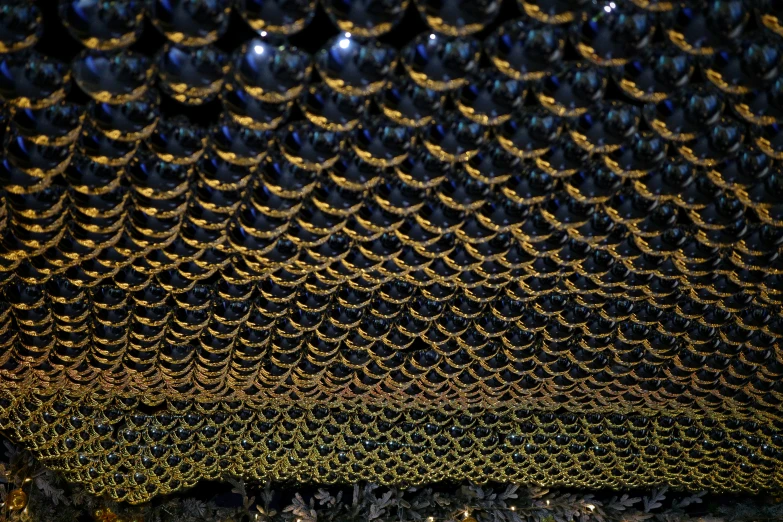 a very close up po of the back and sides of a net