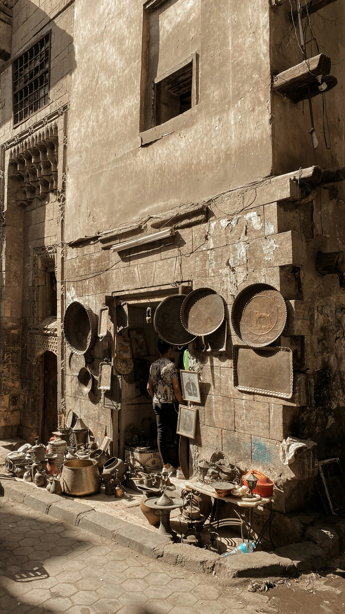 a very dirty looking old building with no people around it