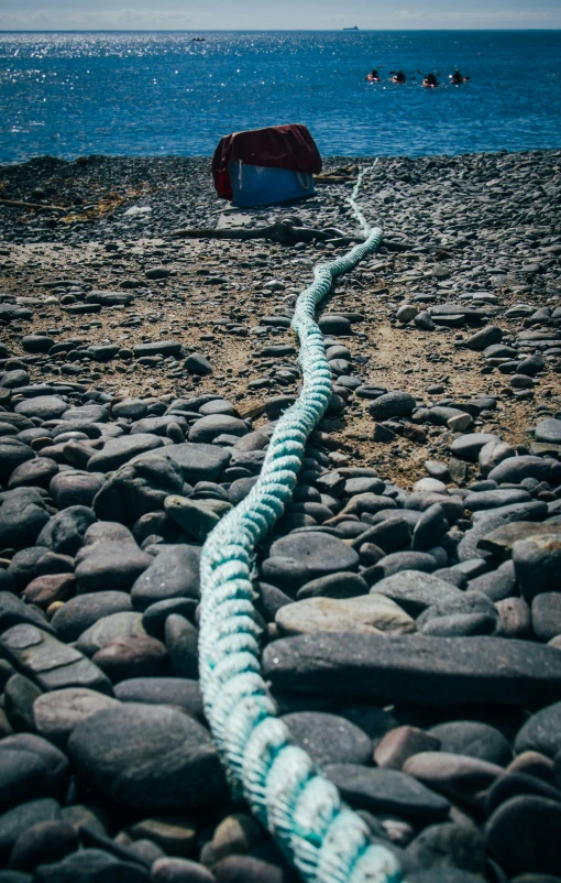 a rope has been attached to a rock near the ocean