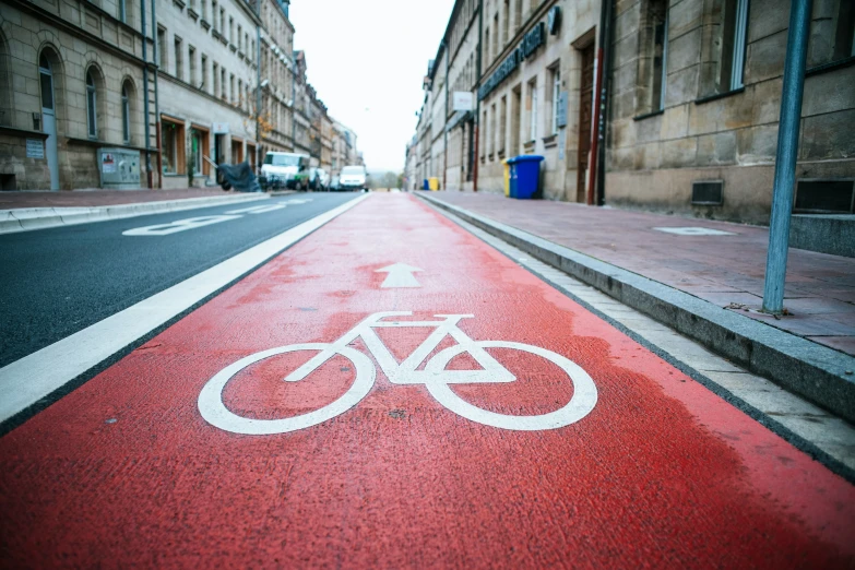 bike lane painted to look like it has an arrow pointing right